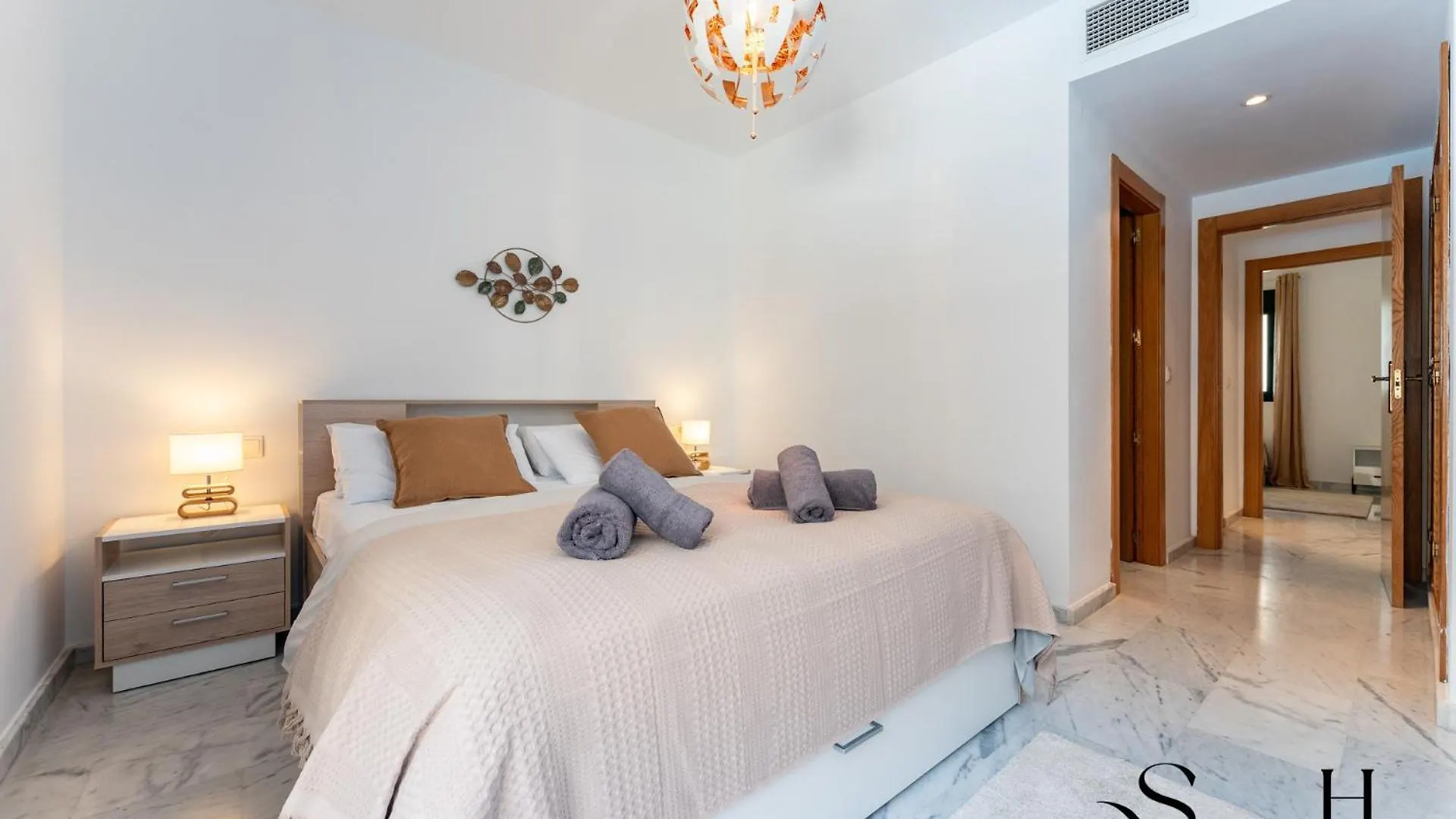 Elegant 2 Bed 2 Bath Apartment, Pool, Views, Parking Benalmadena Spain