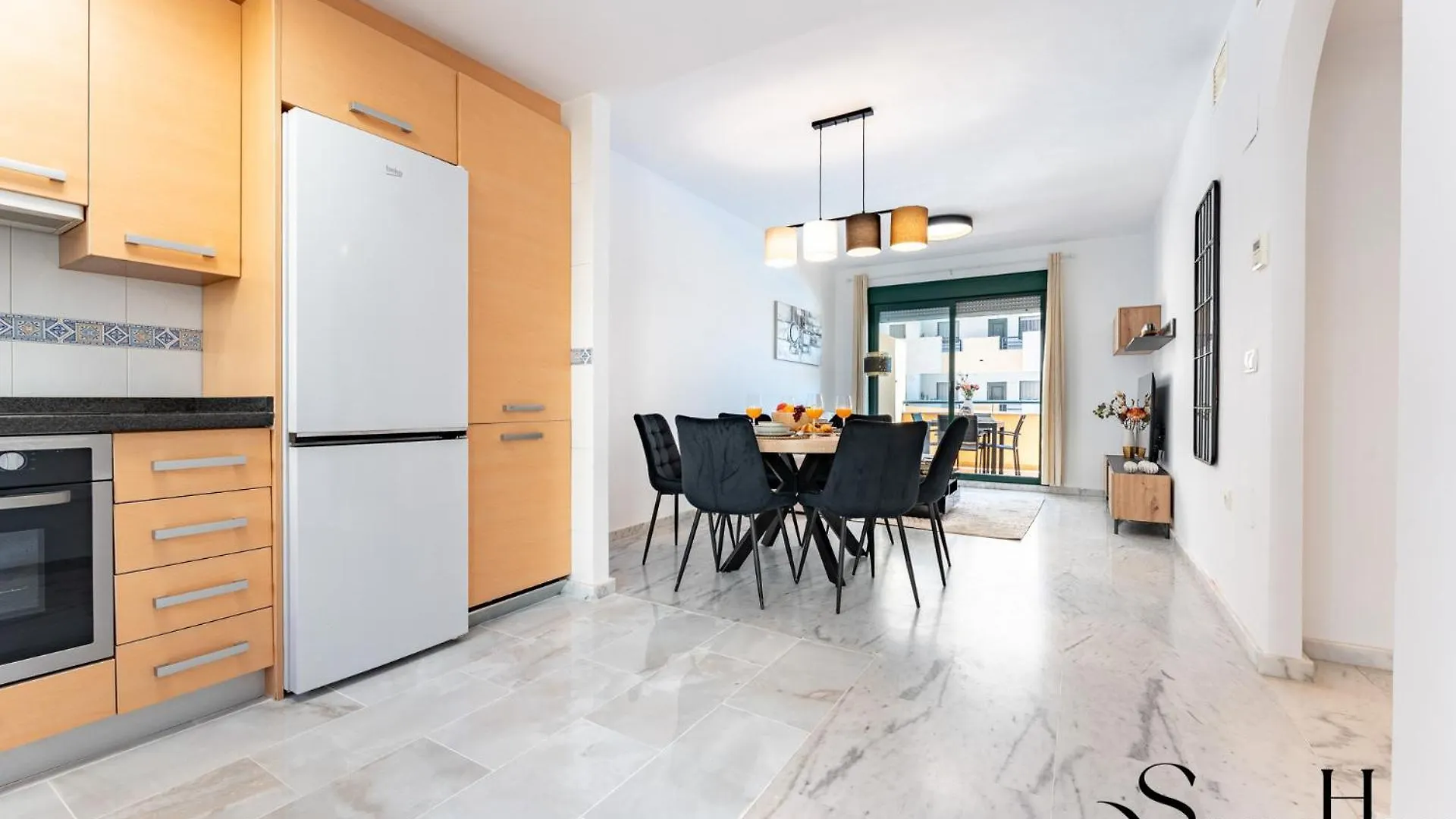 Elegant 2 Bed 2 Bath Apartment, Pool, Views, Parking Benalmadena 0*,  Spain