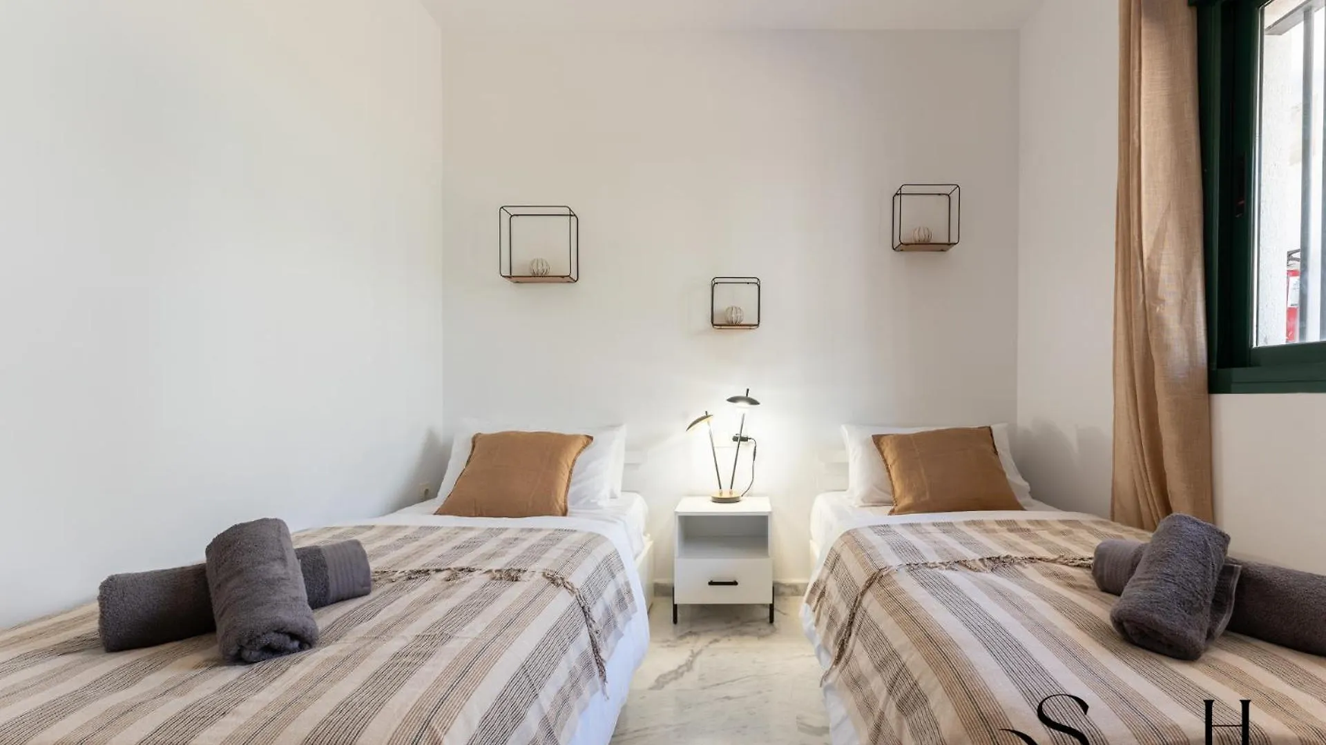 Elegant 2 Bed 2 Bath Apartment, Pool, Views, Parking Benalmadena