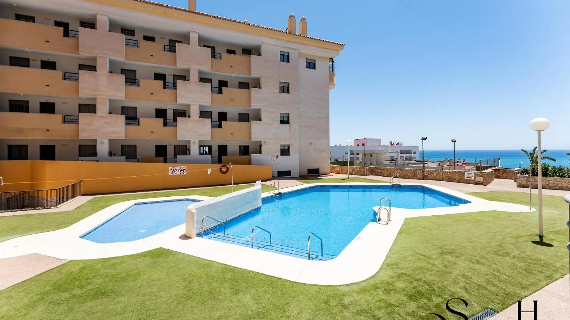 Elegant 2 Bed 2 Bath Apartment, Pool, Views, Parking Benalmadena Spain