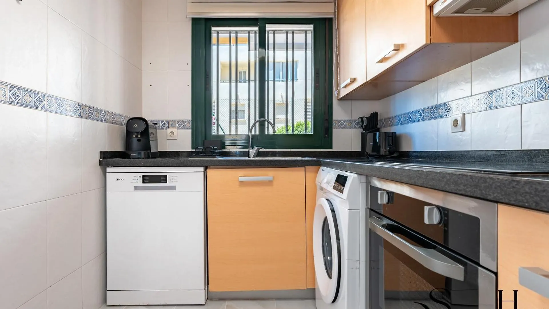 Elegant 2 Bed 2 Bath Apartment, Pool, Views, Parking Benalmadena 0*,  Spain