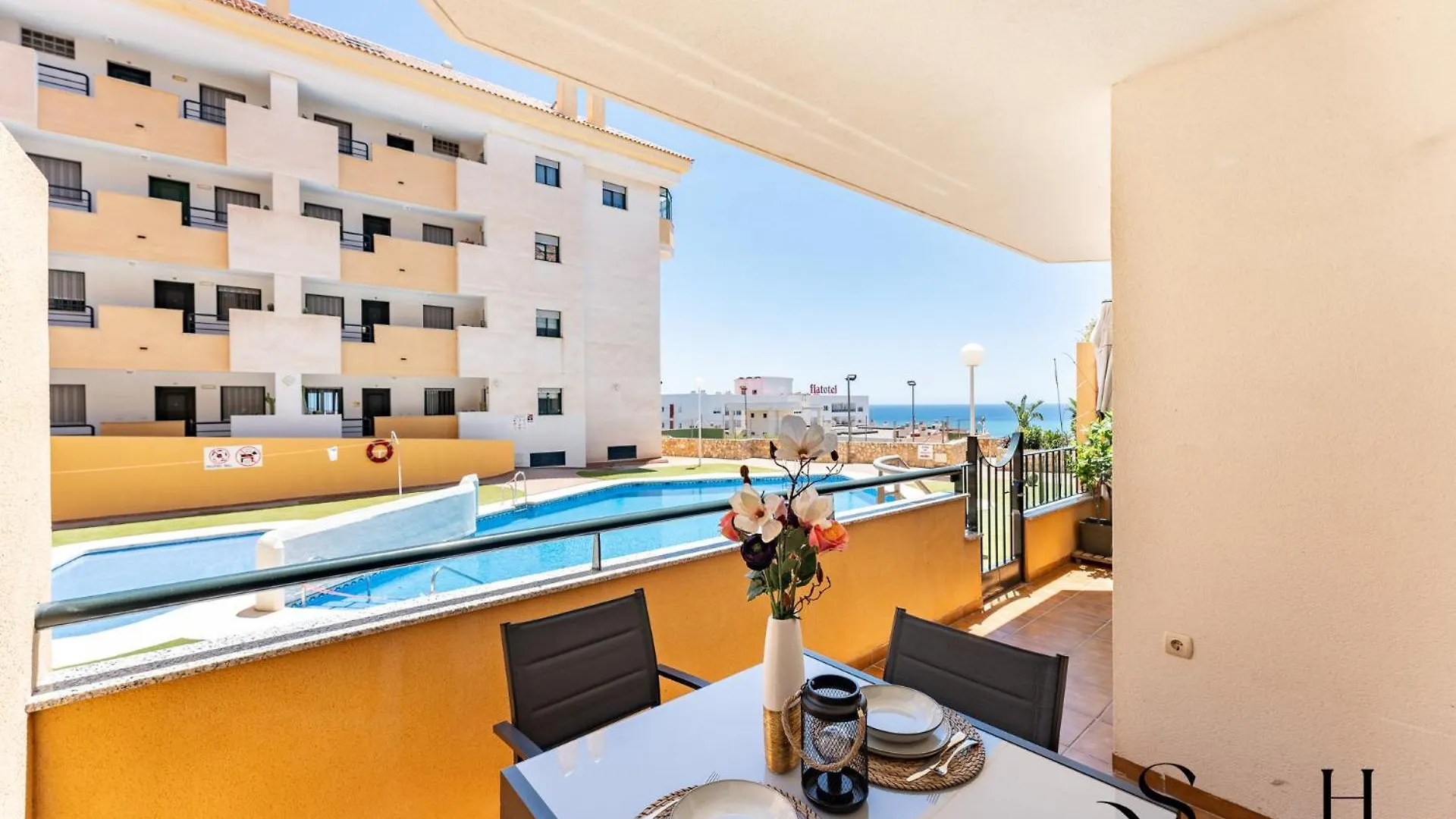 Elegant 2 Bed 2 Bath Apartment, Pool, Views, Parking Benalmadena